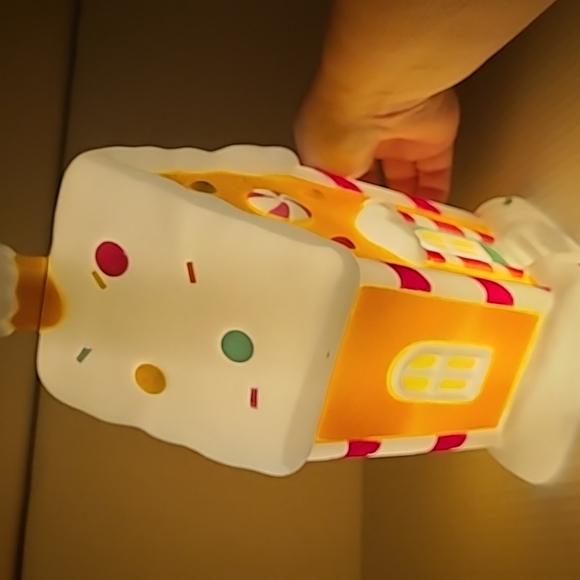 NWT Holiday Time Gingerbread House Blow Mold - Picture 13 of 15